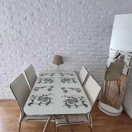 апарамент за гости романс марин Apartman Napospart